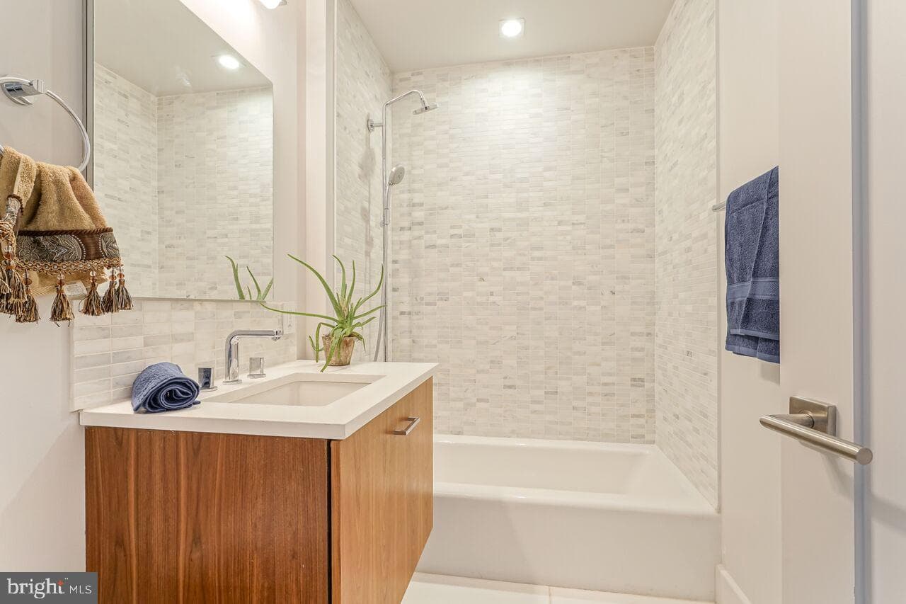 621 S 24th Street #206 photo 13