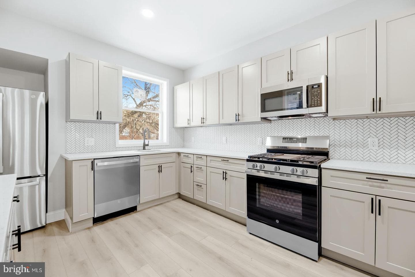3451 Cottman Avenue photo 13