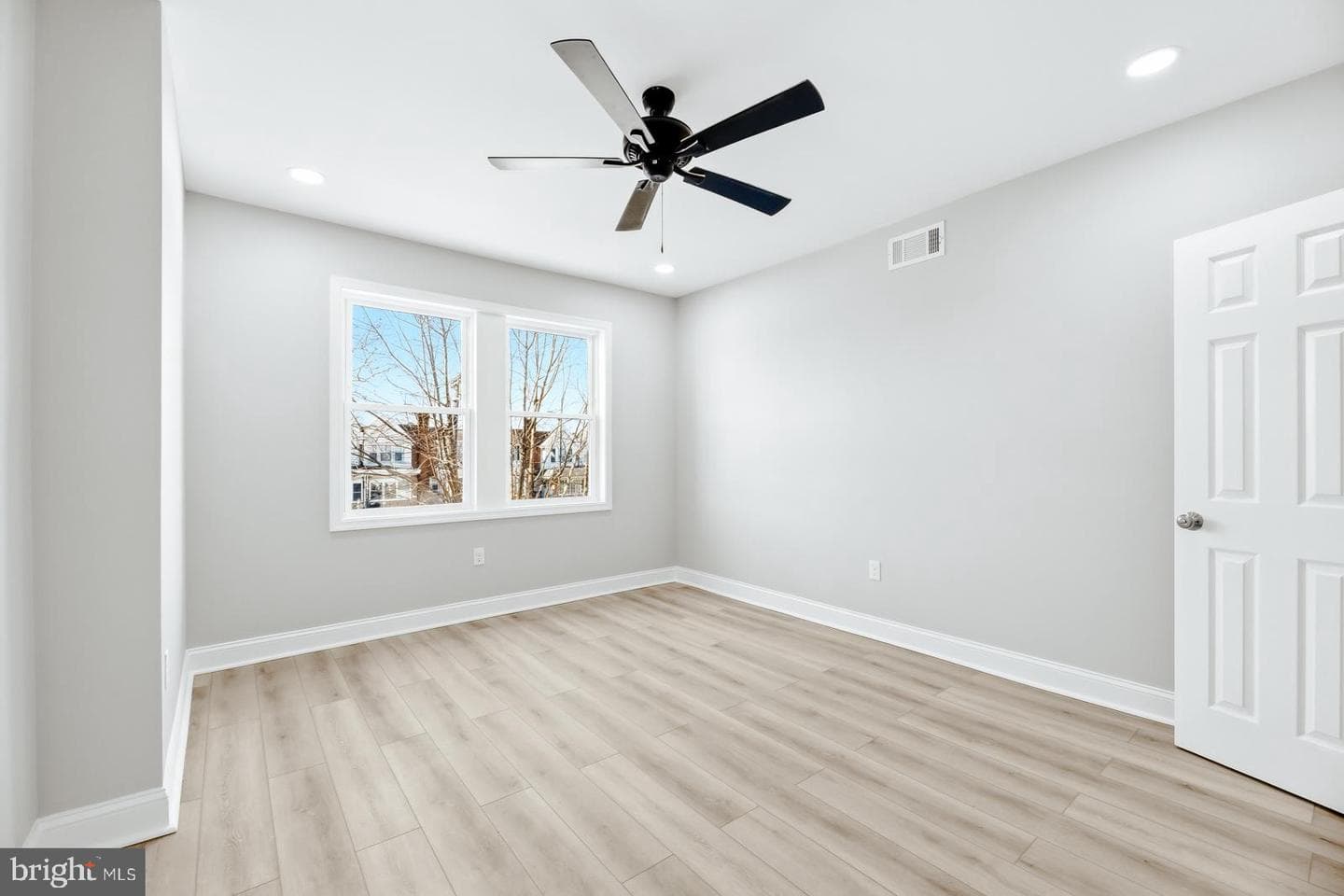 3451 Cottman Avenue photo 15