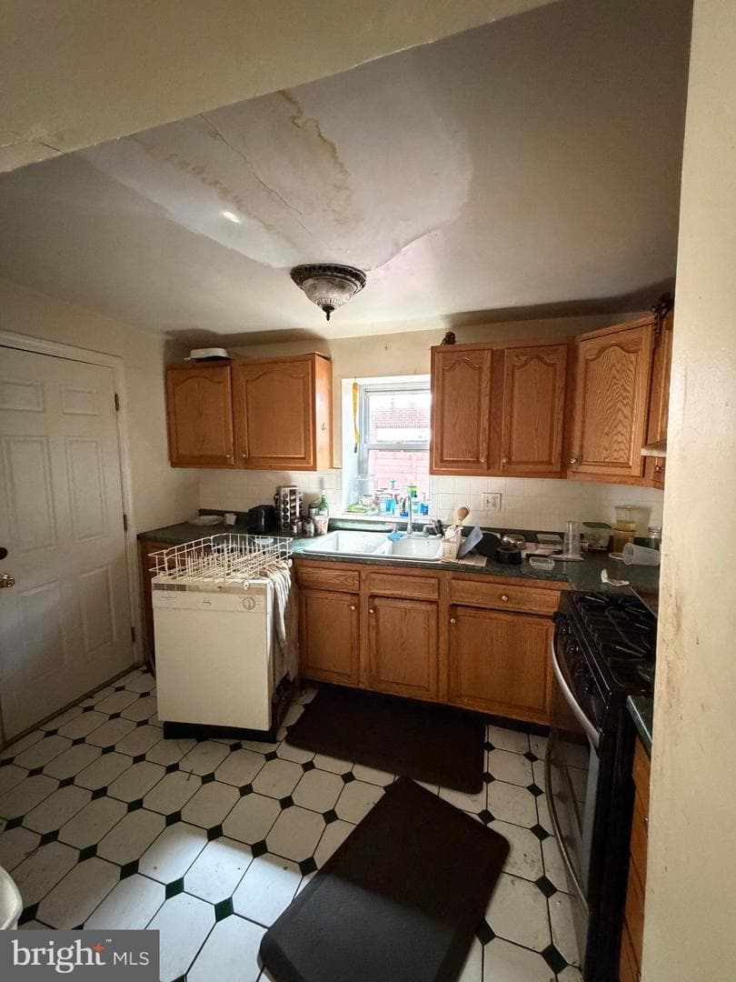 1842 Christian Street photo 11