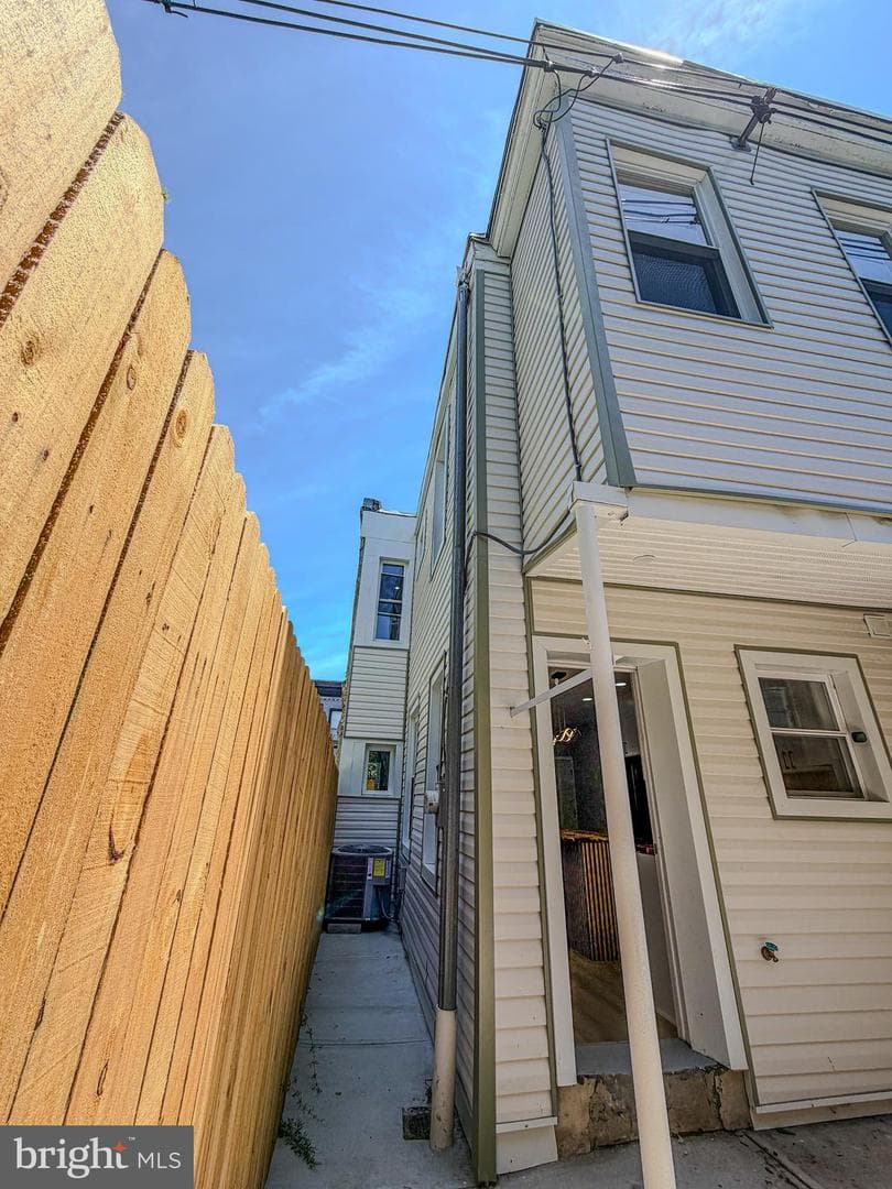 1630 N Newkirk Street photo 24