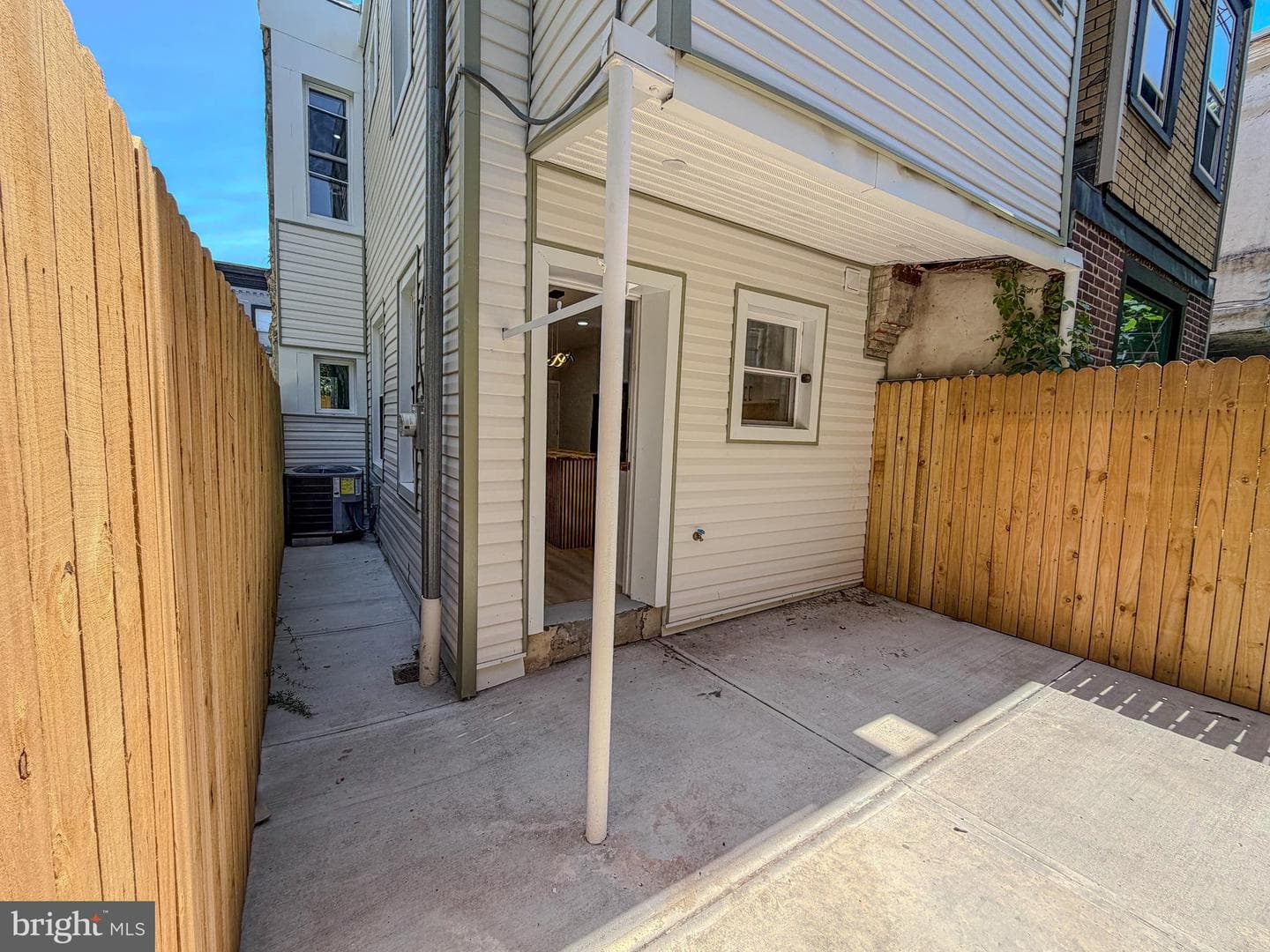 1630 N Newkirk Street photo 25