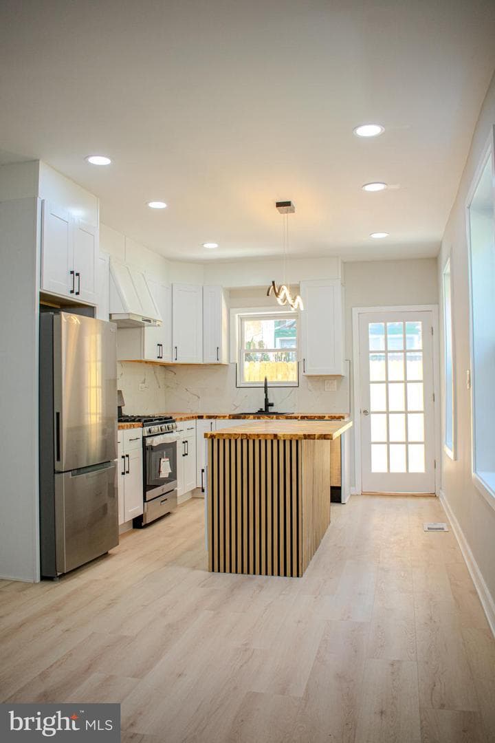 1630 N Newkirk Street photo 6