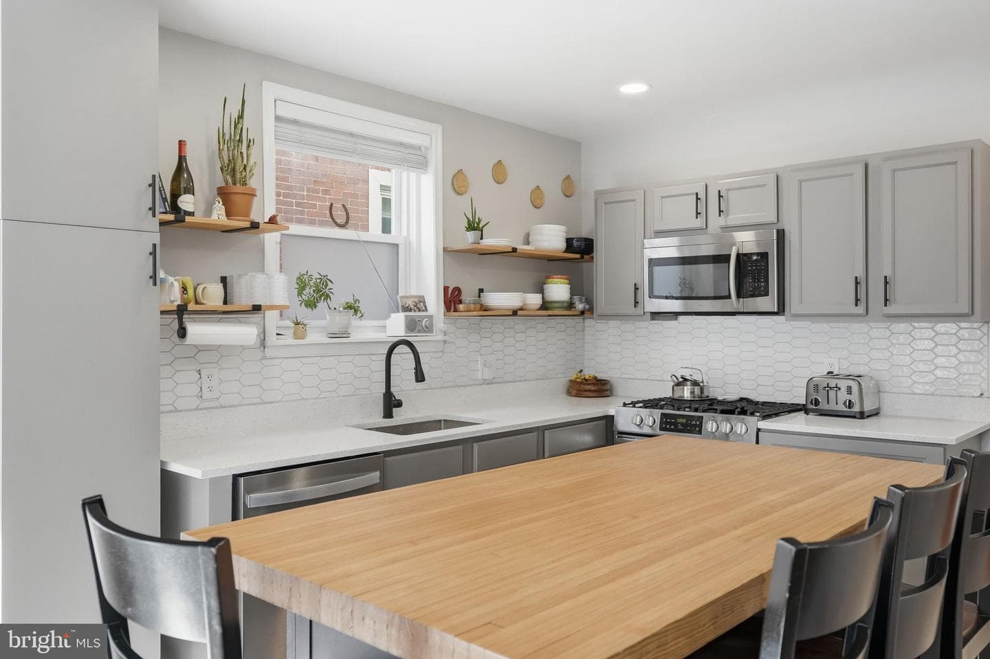 244 E Sydney Street photo 10