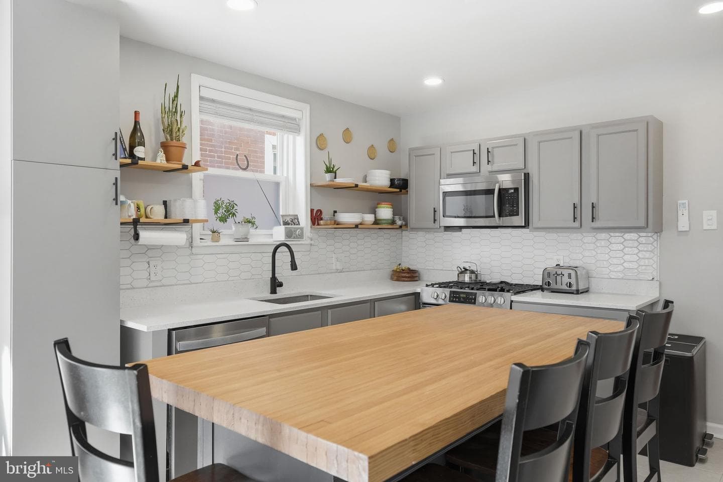 244 E Sydney Street photo 11