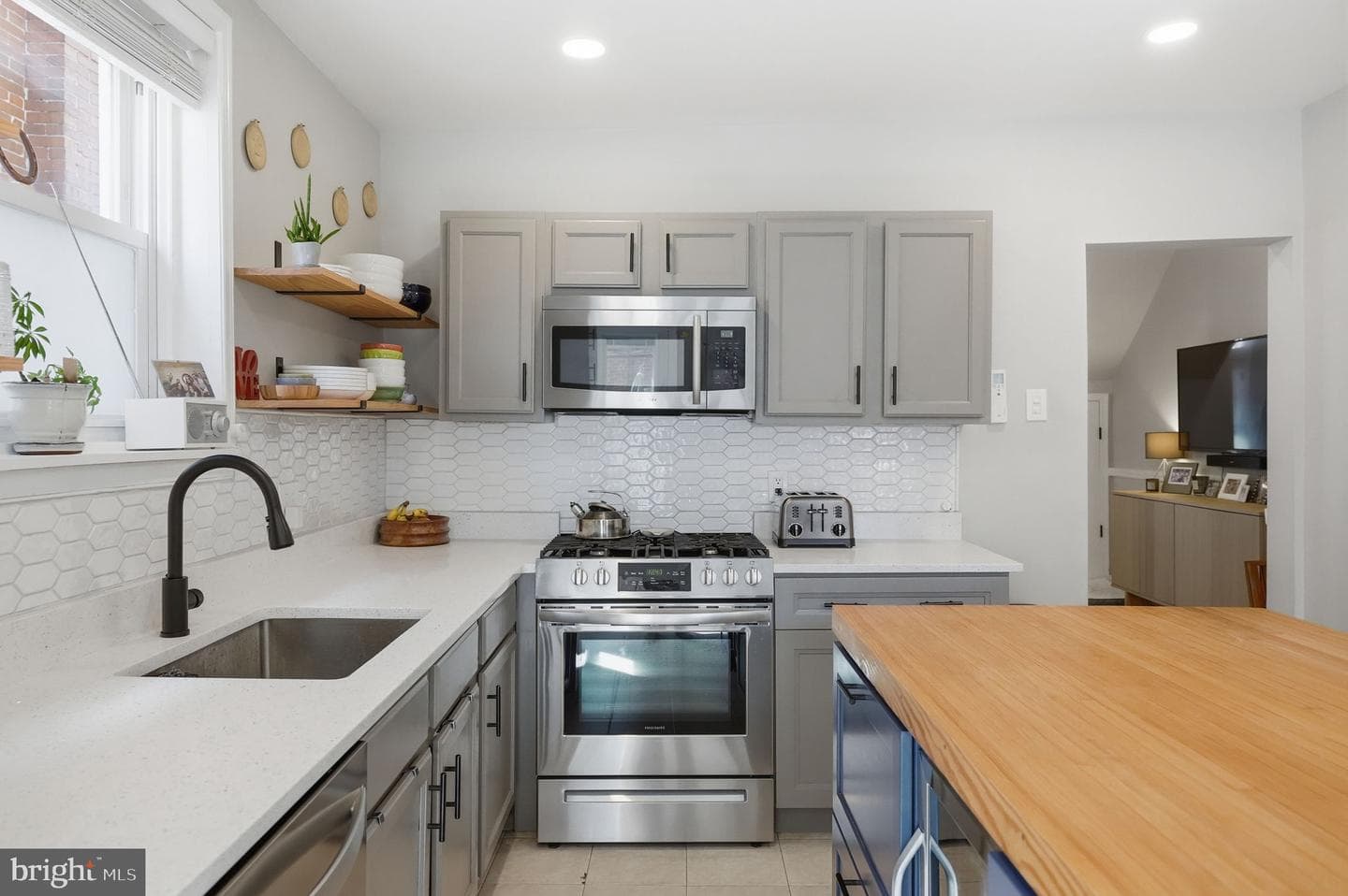 244 E Sydney Street photo 15