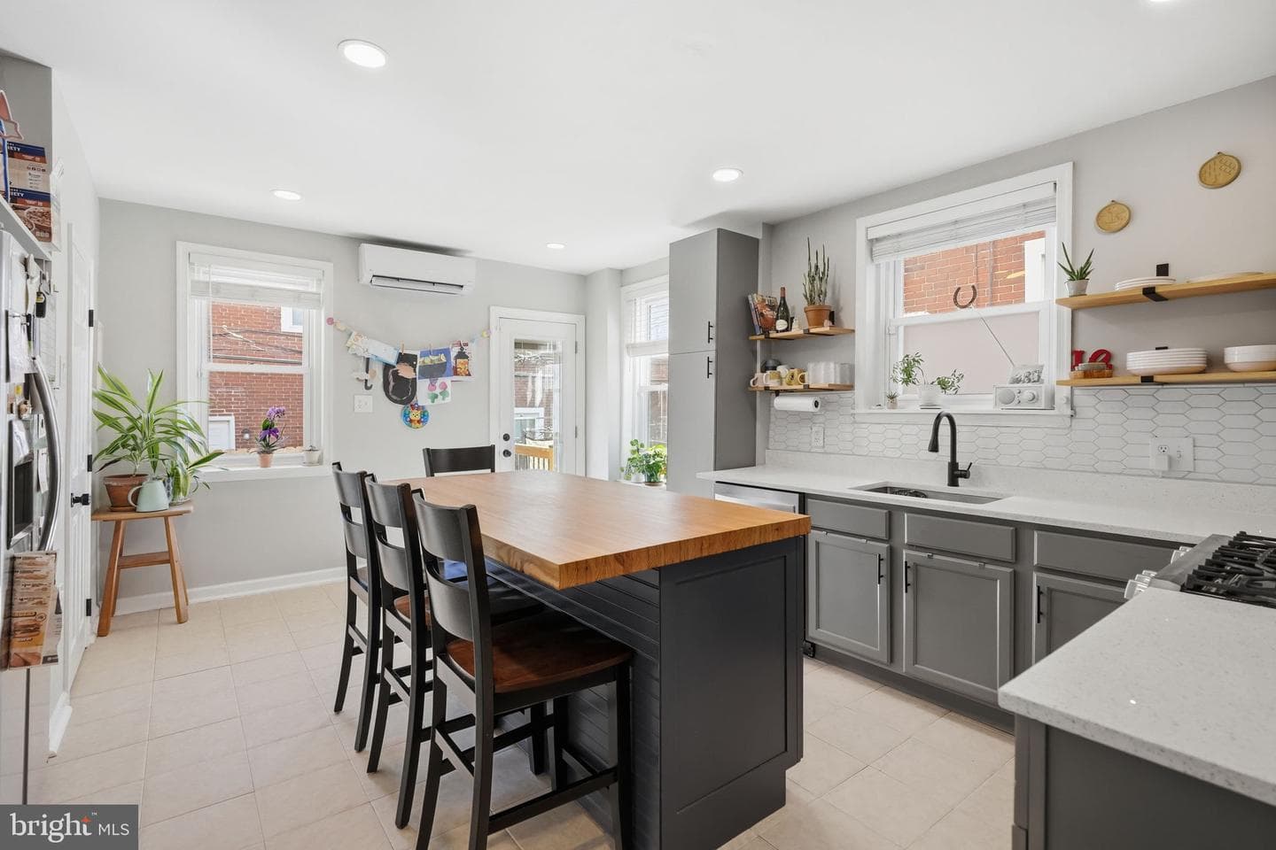 244 E Sydney Street photo 17