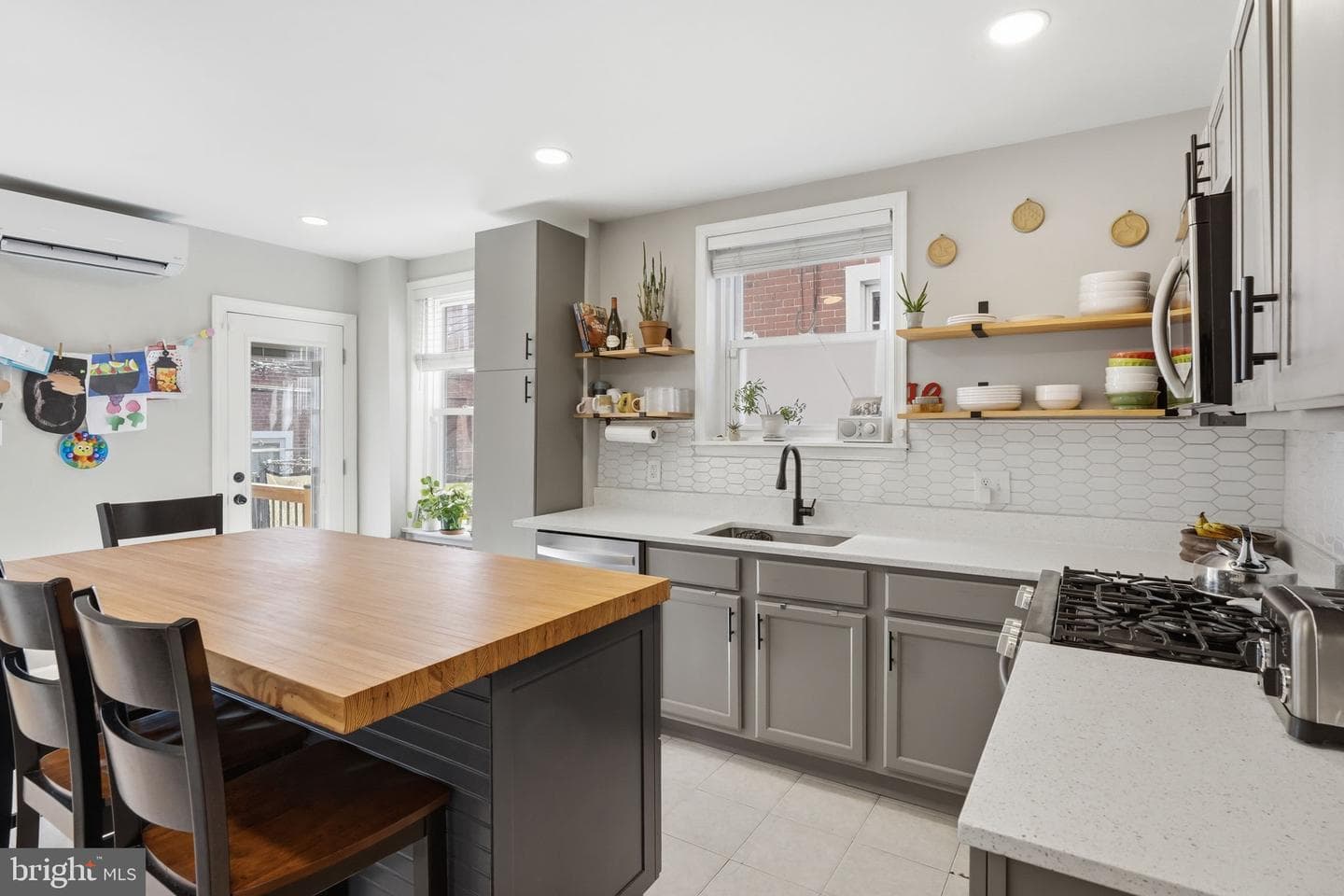 244 E Sydney Street photo 18