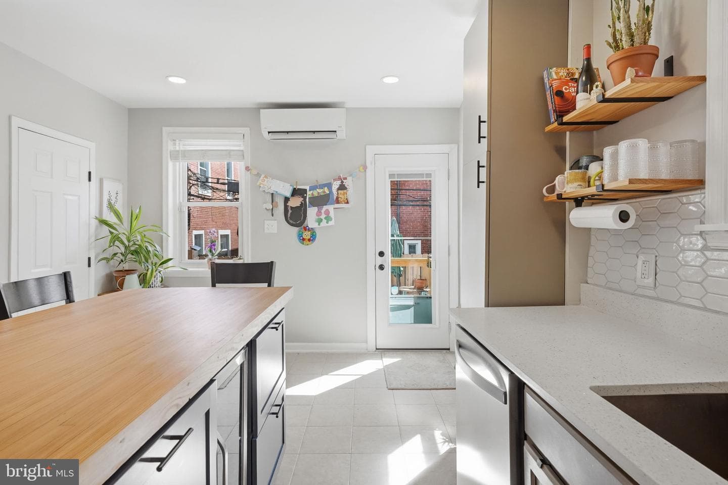 244 E Sydney Street photo 20