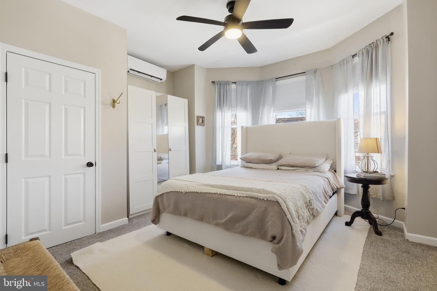 244 E Sydney Street photo 31