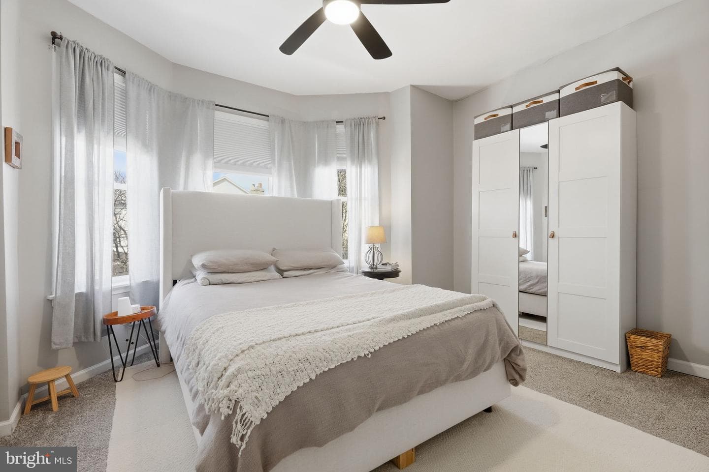 244 E Sydney Street photo 32
