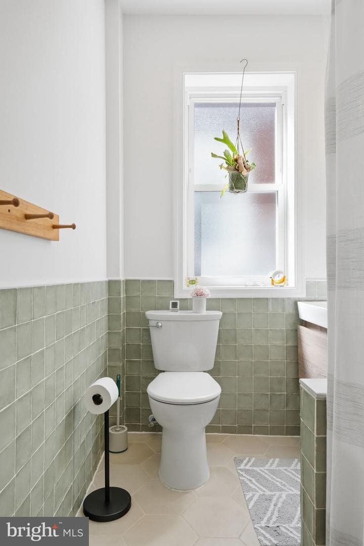 244 E Sydney Street photo 35