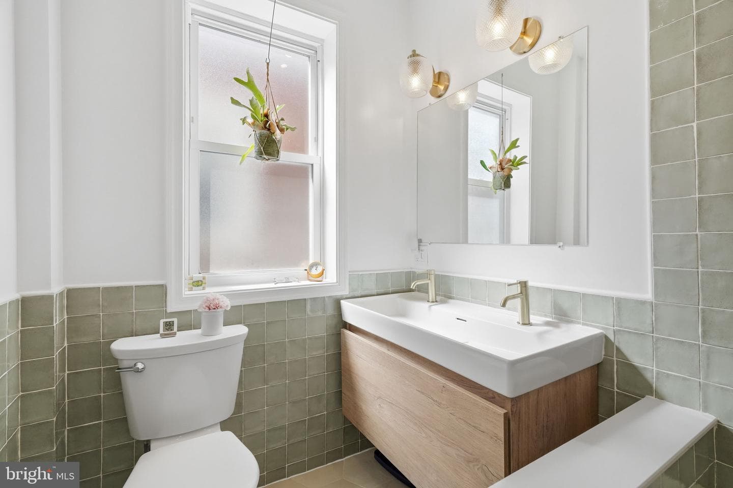 244 E Sydney Street photo 38