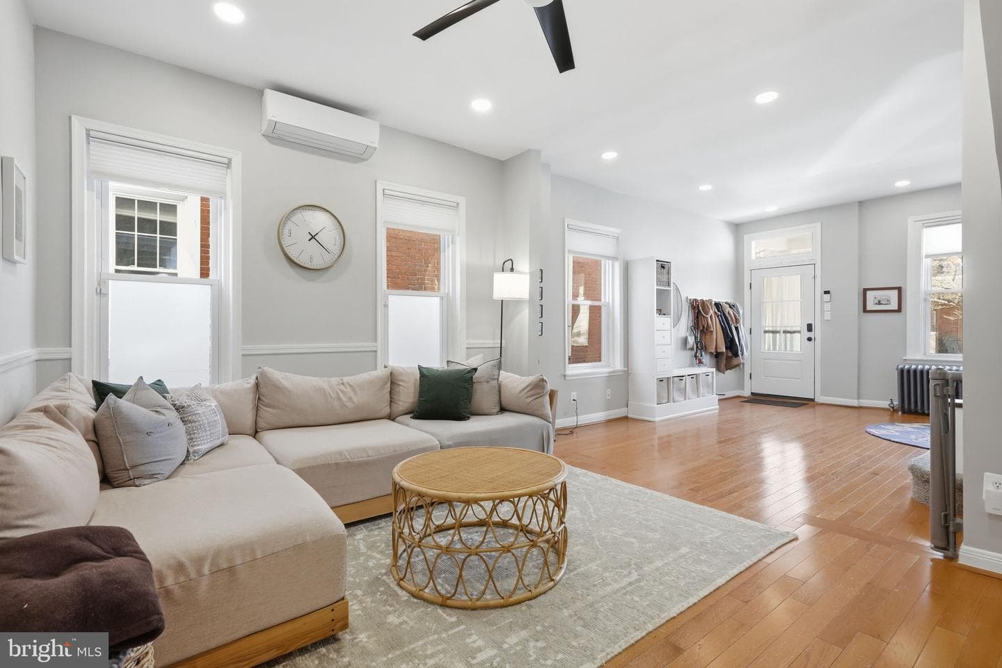 244 E Sydney Street photo 6
