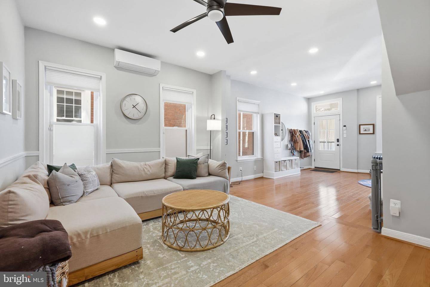 244 E Sydney Street photo 7