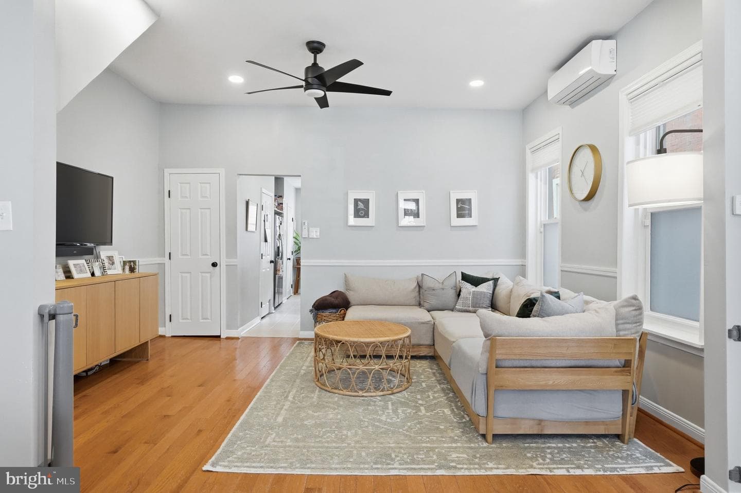 244 E Sydney Street photo 9