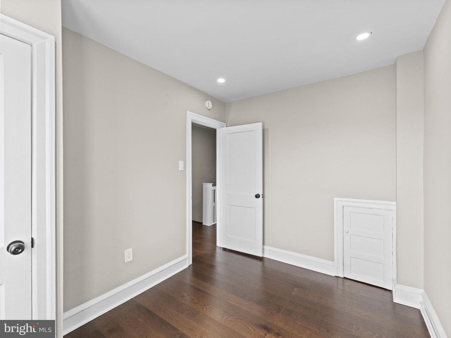 5921 Elsinore St photo 16
