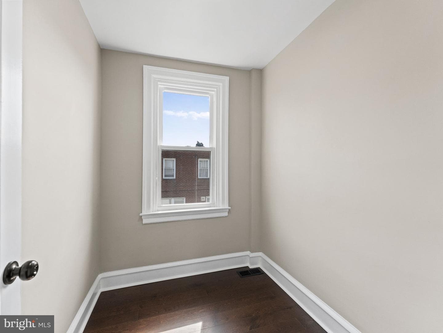 5921 Elsinore St photo 17