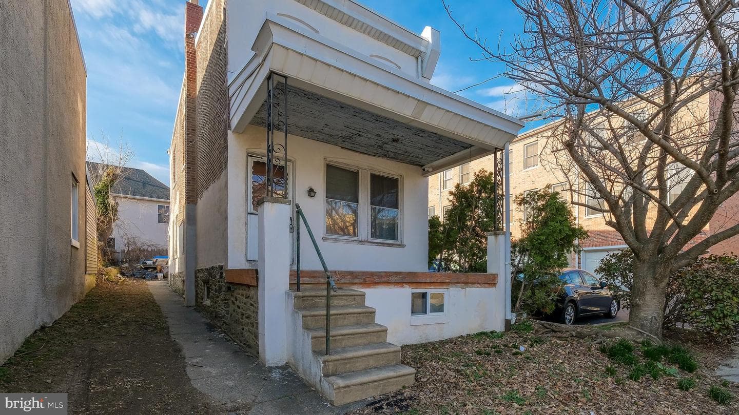 404 Leverington Avenue photo 1