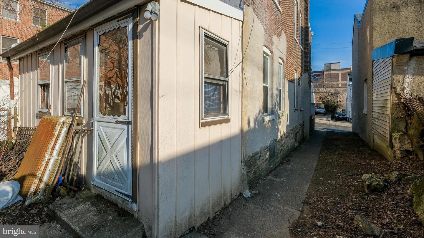 404 Leverington Avenue photo 26