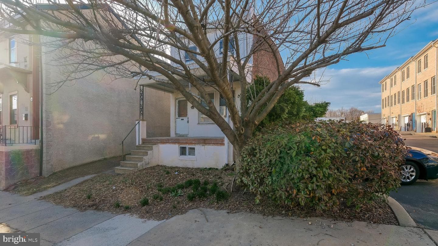 404 Leverington Avenue photo 3