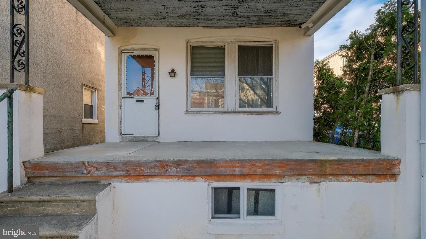 404 Leverington Avenue photo 4