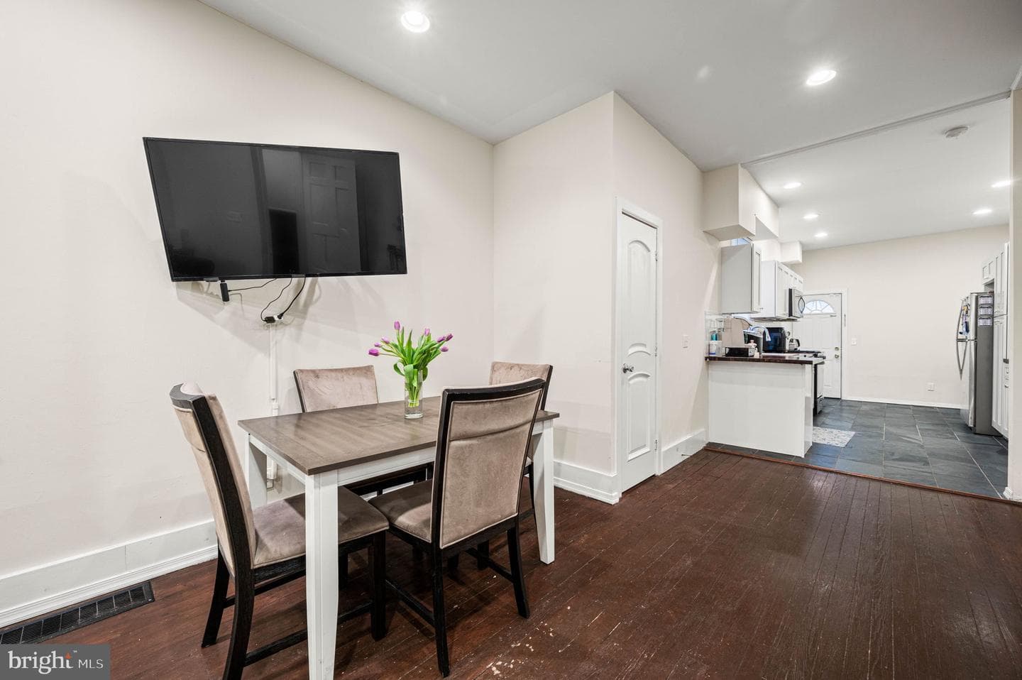 1627 W Thompson Street photo 3