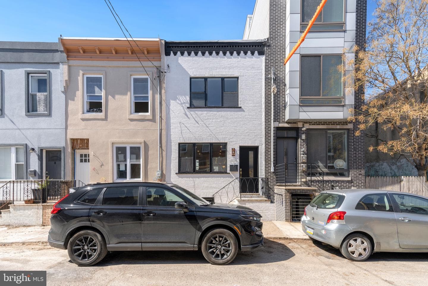 1924 S Lambert Street photo 1