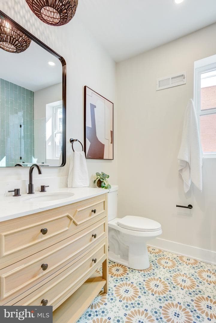 1924 S Lambert Street photo 28