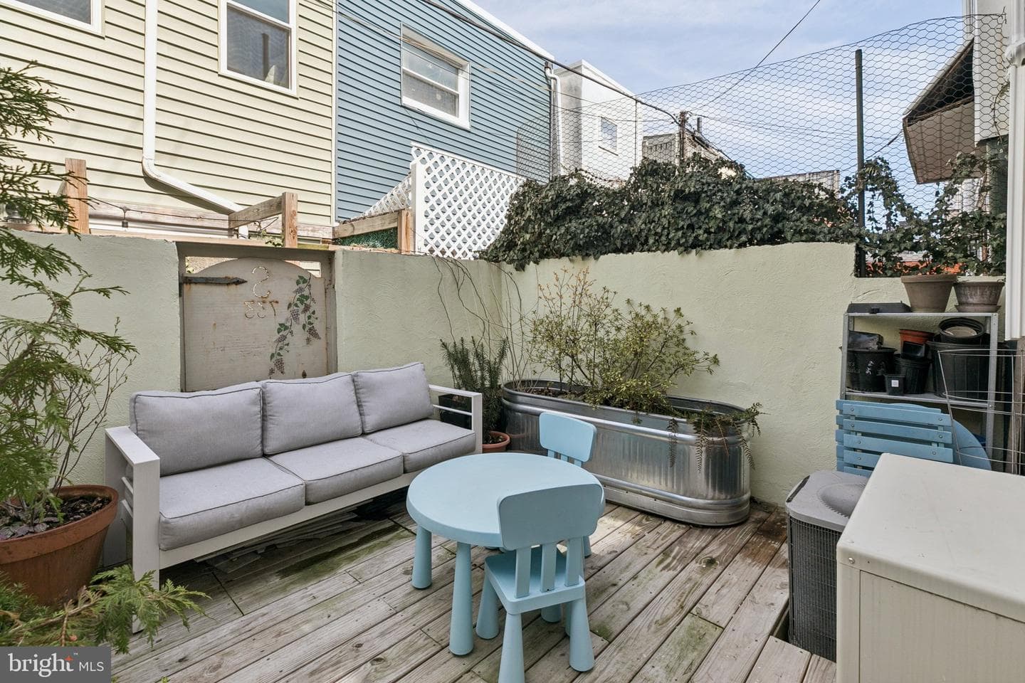 733 Montrose Street photo 10