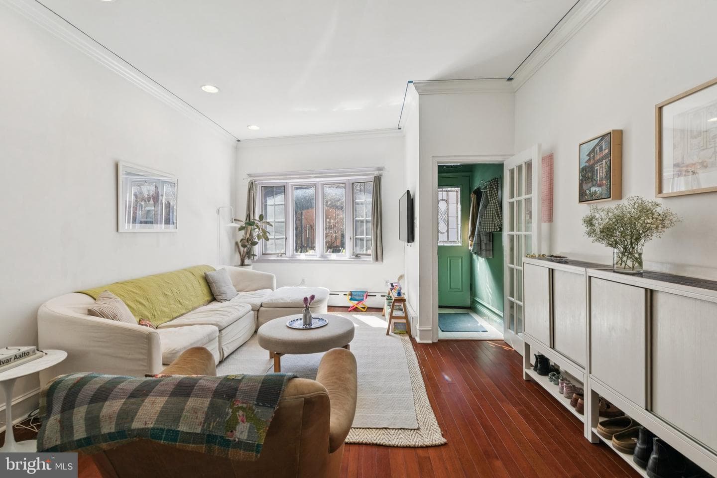 733 Montrose Street photo 2
