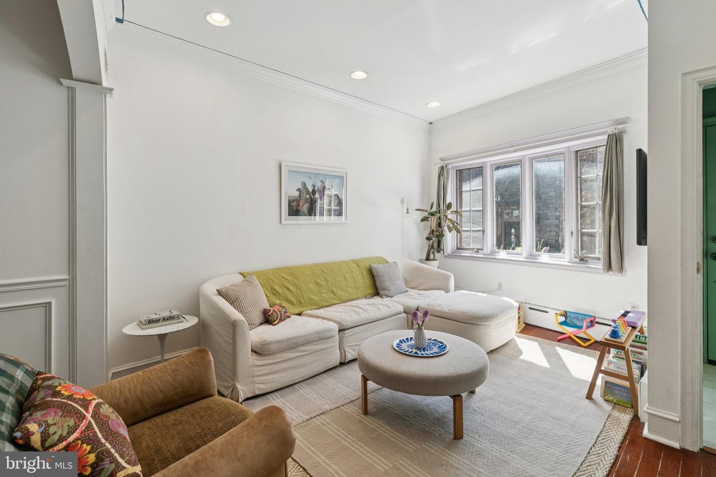 733 Montrose Street photo 3