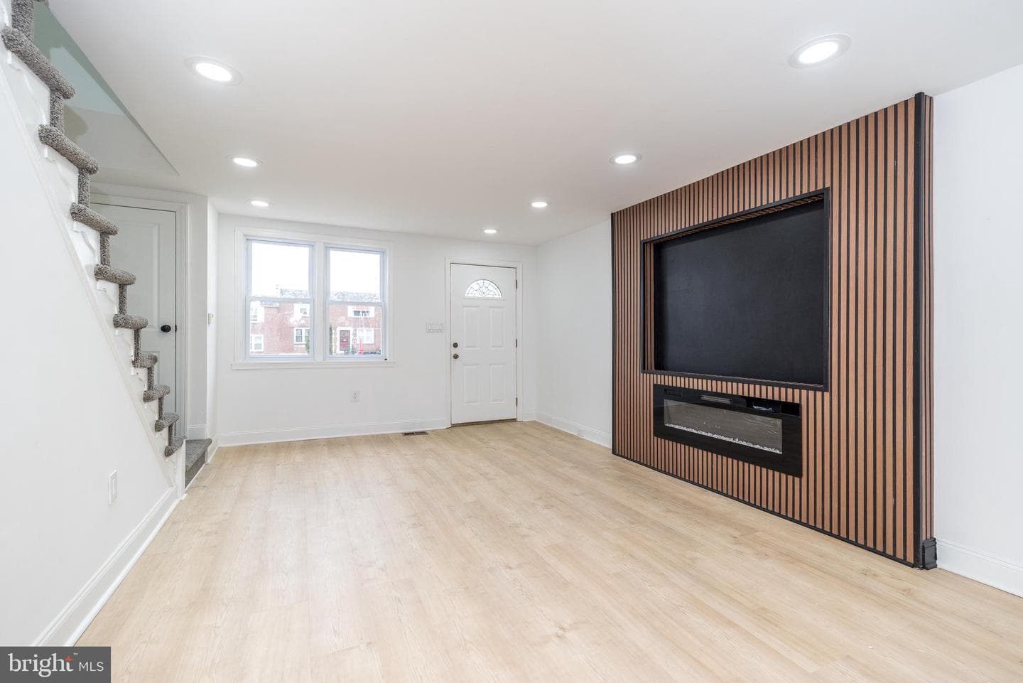 1371 Westbury Drive photo 4