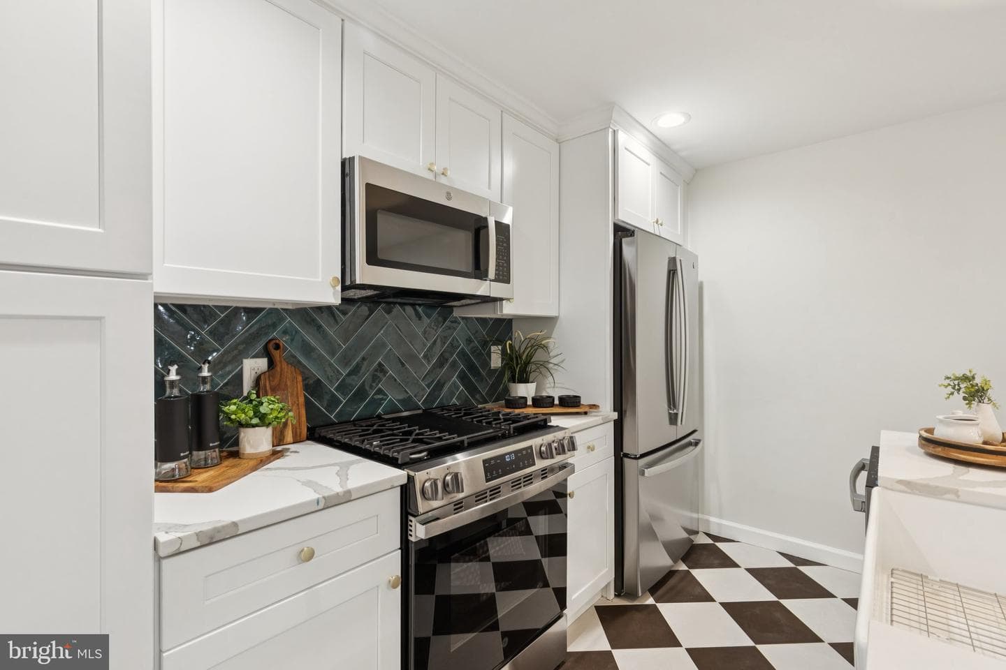 2121 N Hope Street photo 14