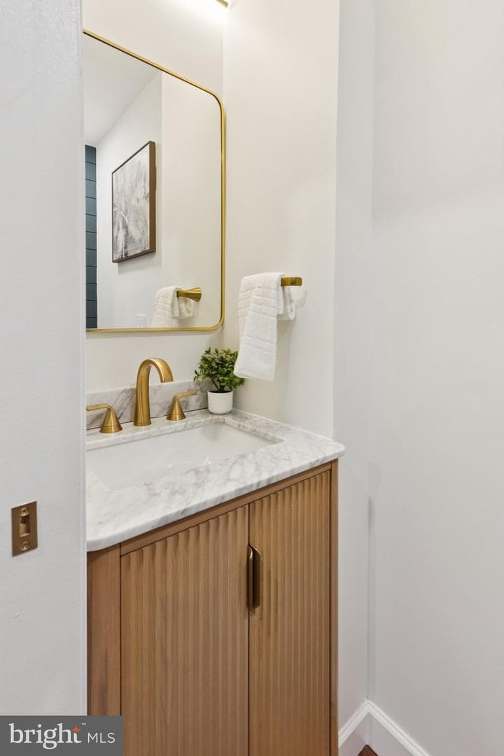 2121 N Hope Street photo 16