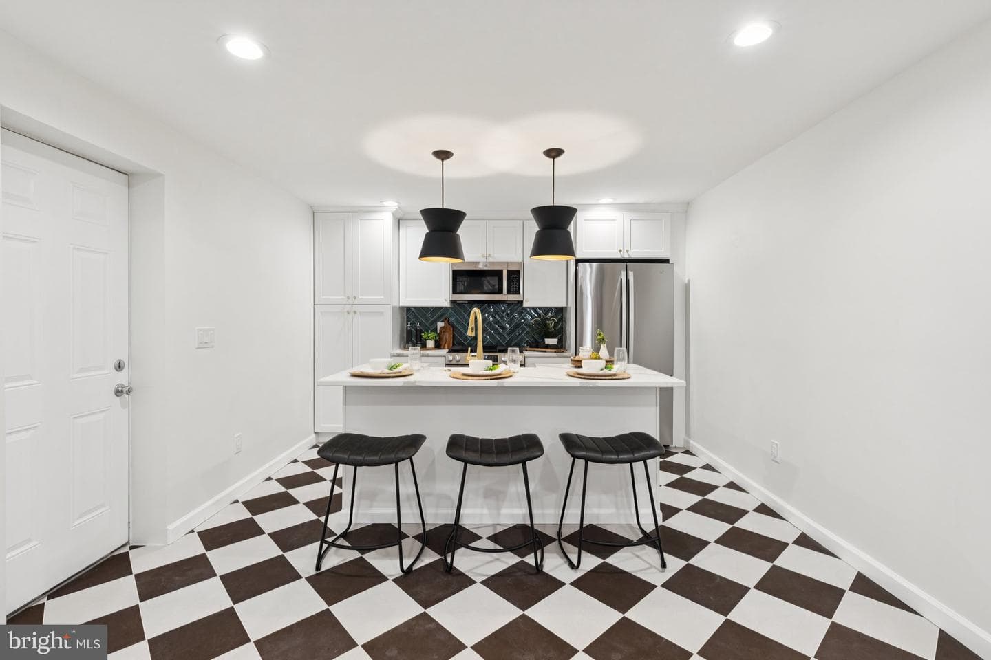 2121 N Hope Street photo 2