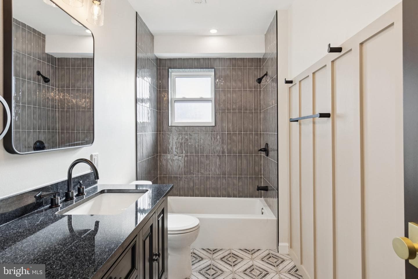 2121 N Hope Street photo 20