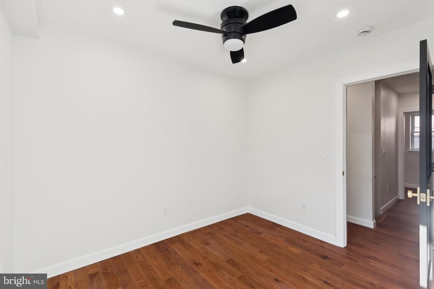 2121 N Hope Street photo 22