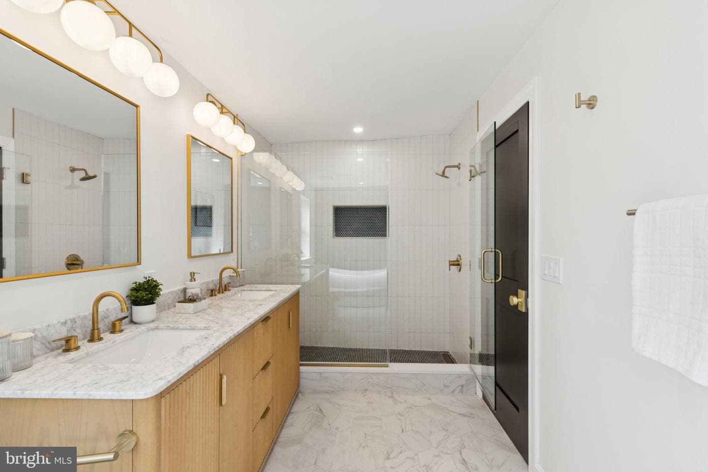2121 N Hope Street photo 29