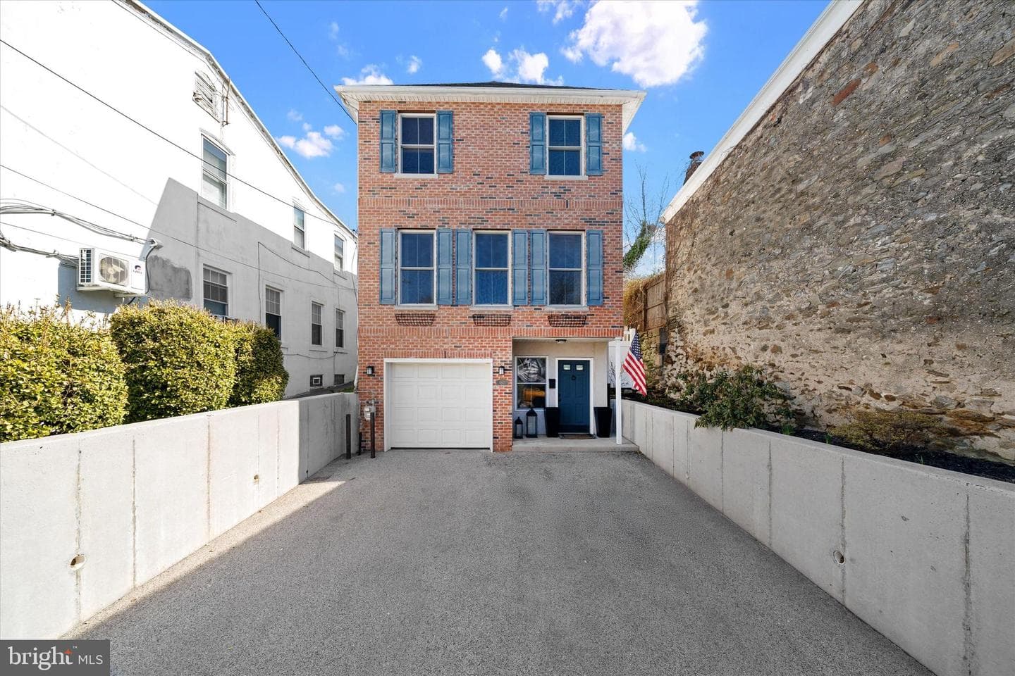 4611 Pechin Street photo 1