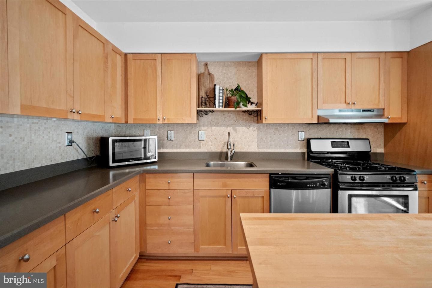 4611 Pechin Street photo 6