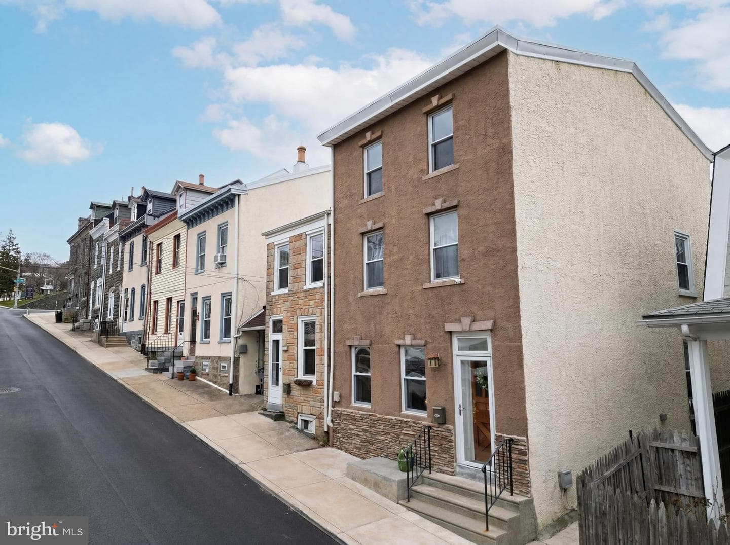 204 Dawson Street photo 2