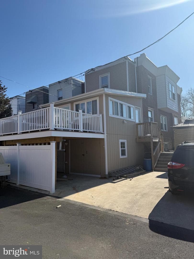 345 Stevens St photo 2