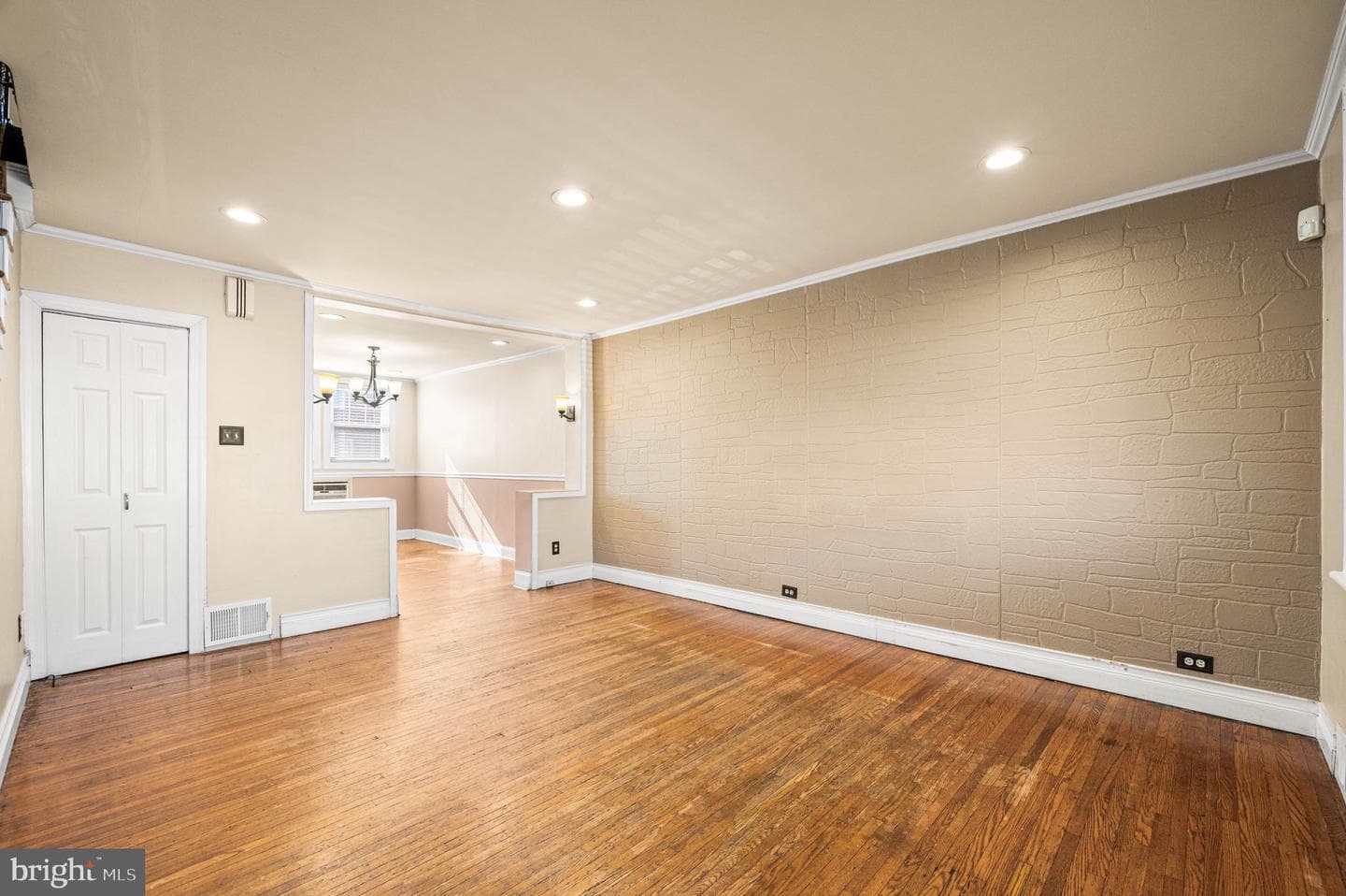 5421 Erdrick Street photo 2