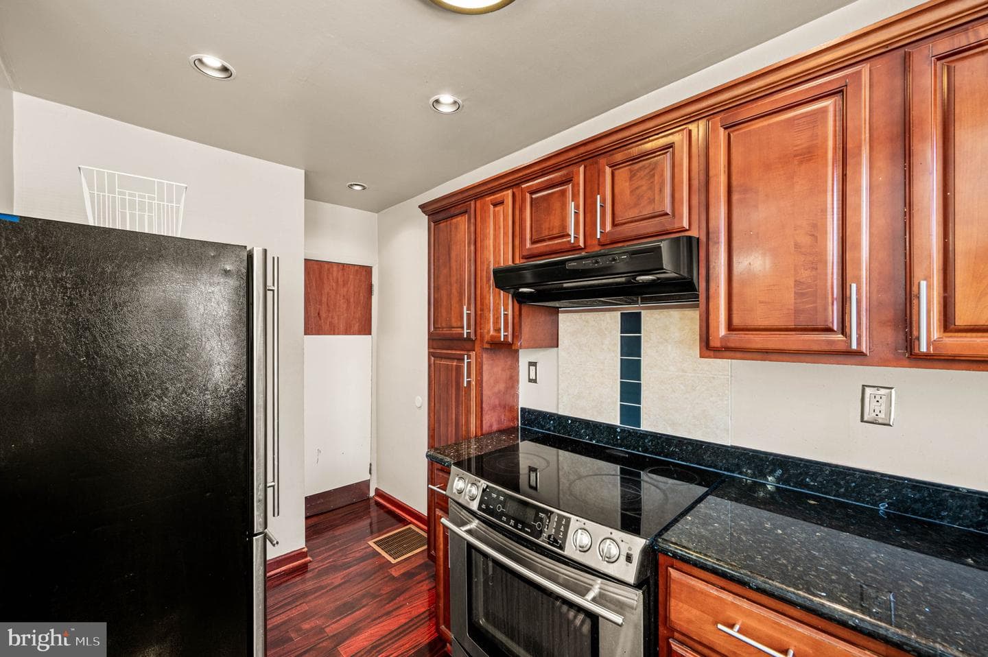 5421 Erdrick Street photo 7