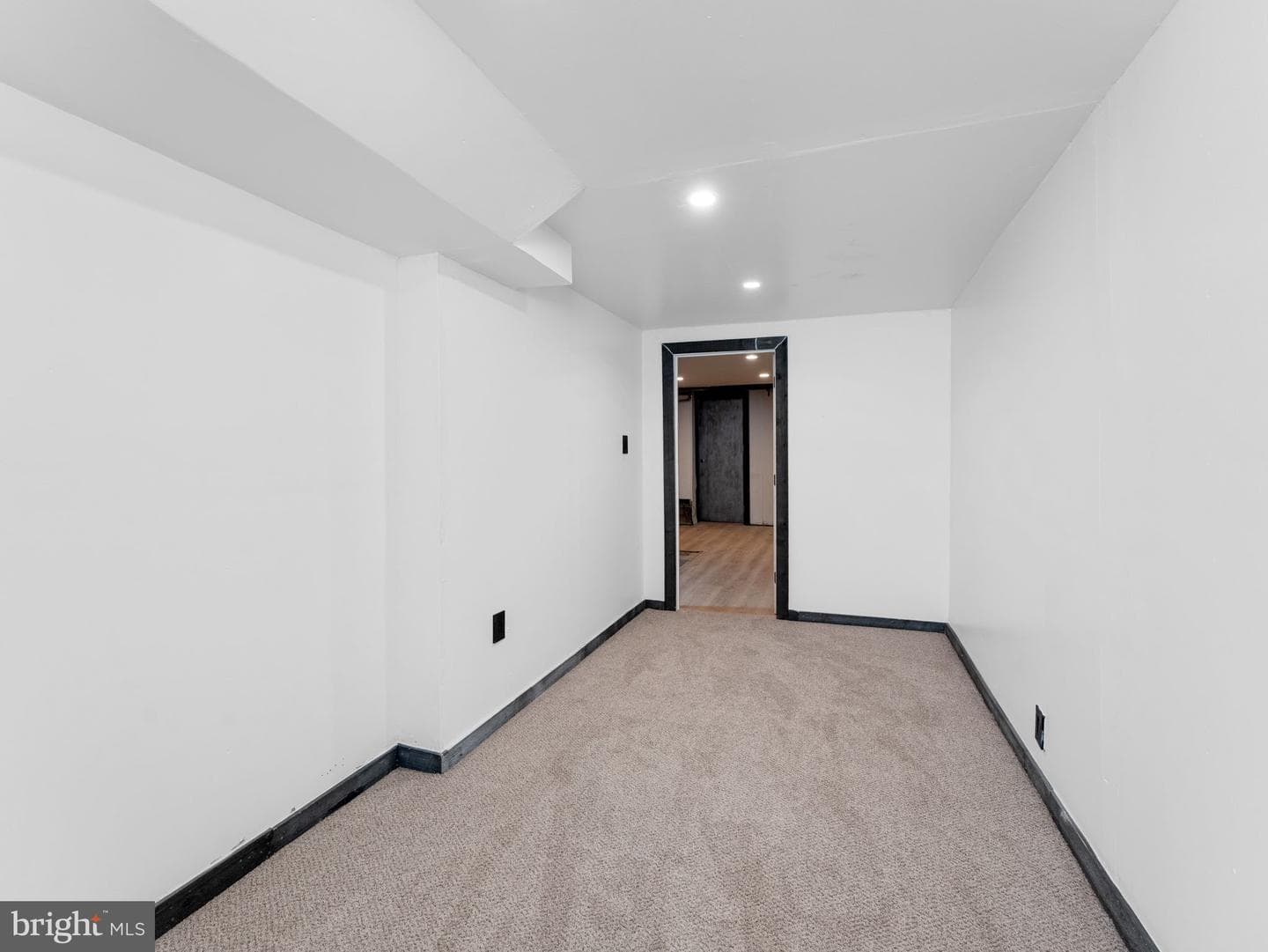 5807 N American Street photo 18