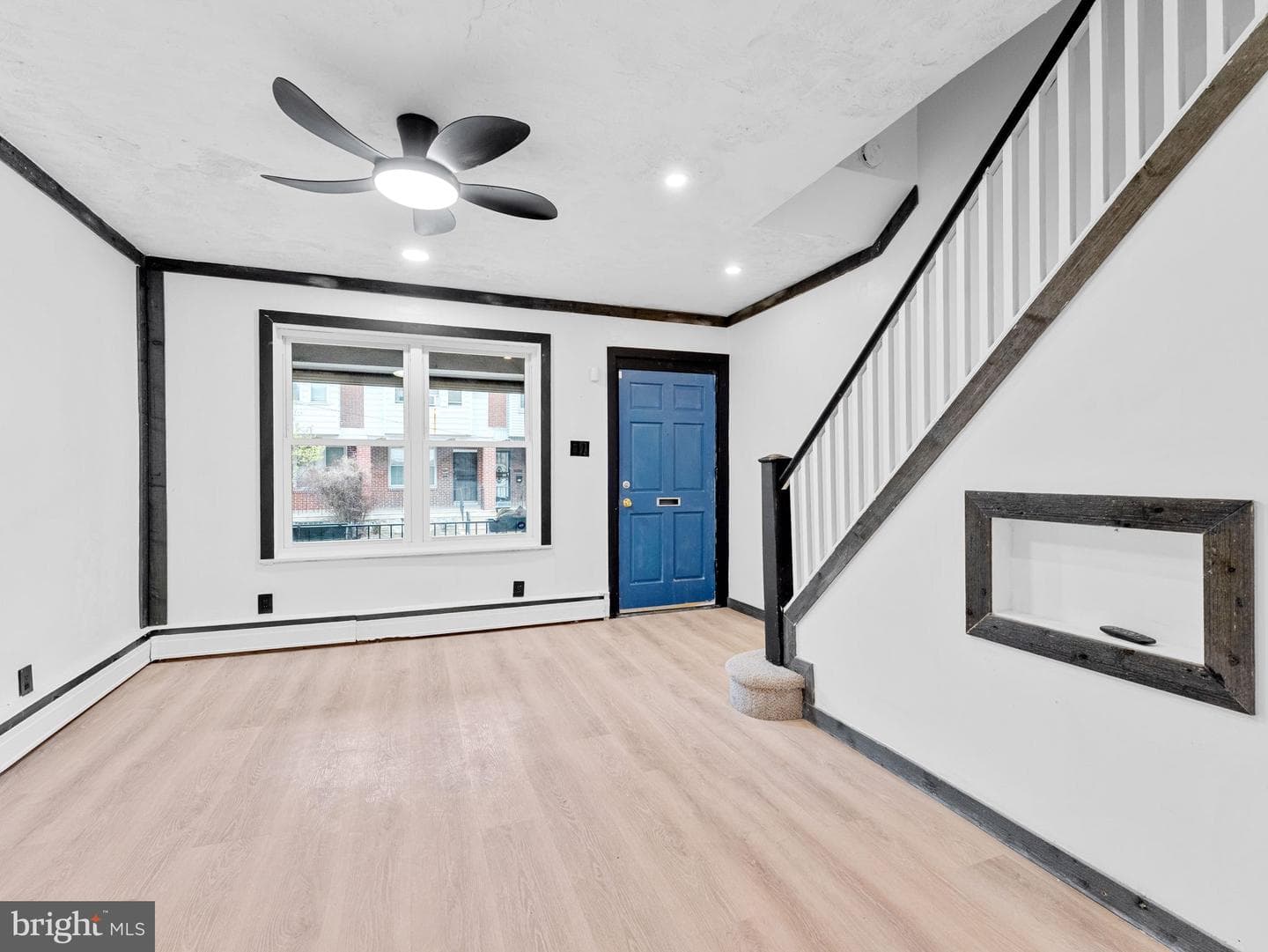 5807 N American Street photo 2