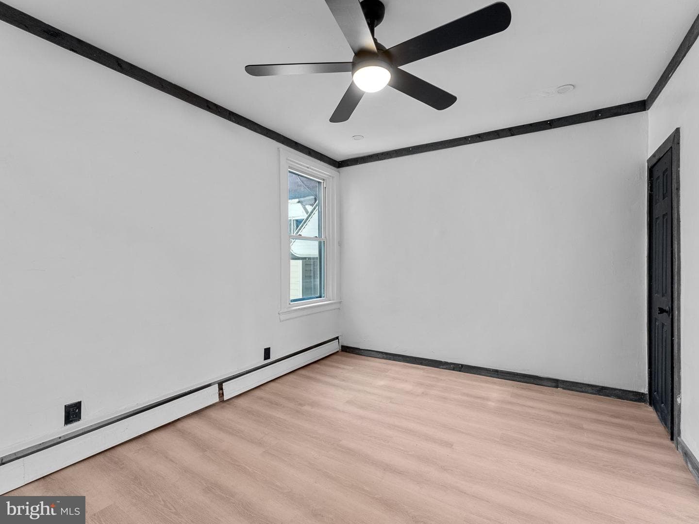 5807 N American Street photo 4