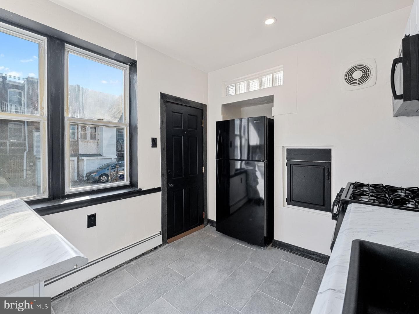 5807 N American Street photo 5