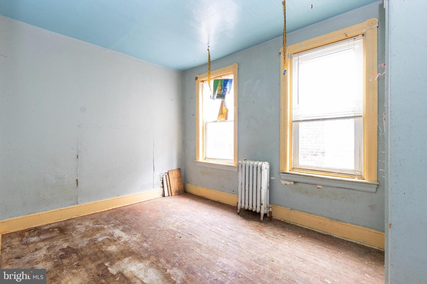 319 W Duncannon Avenue photo 25